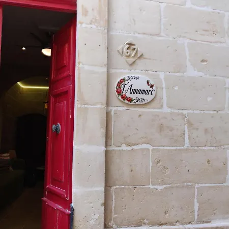 Romantic Townhouse In The Three Cities بيت للعطل