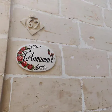 Romantic Townhouse In The Three Cities بيت للعطل