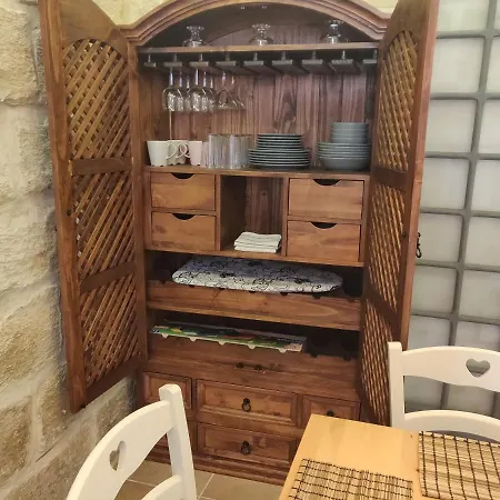 Romantic Townhouse In The Three Cities بيت للعطل
